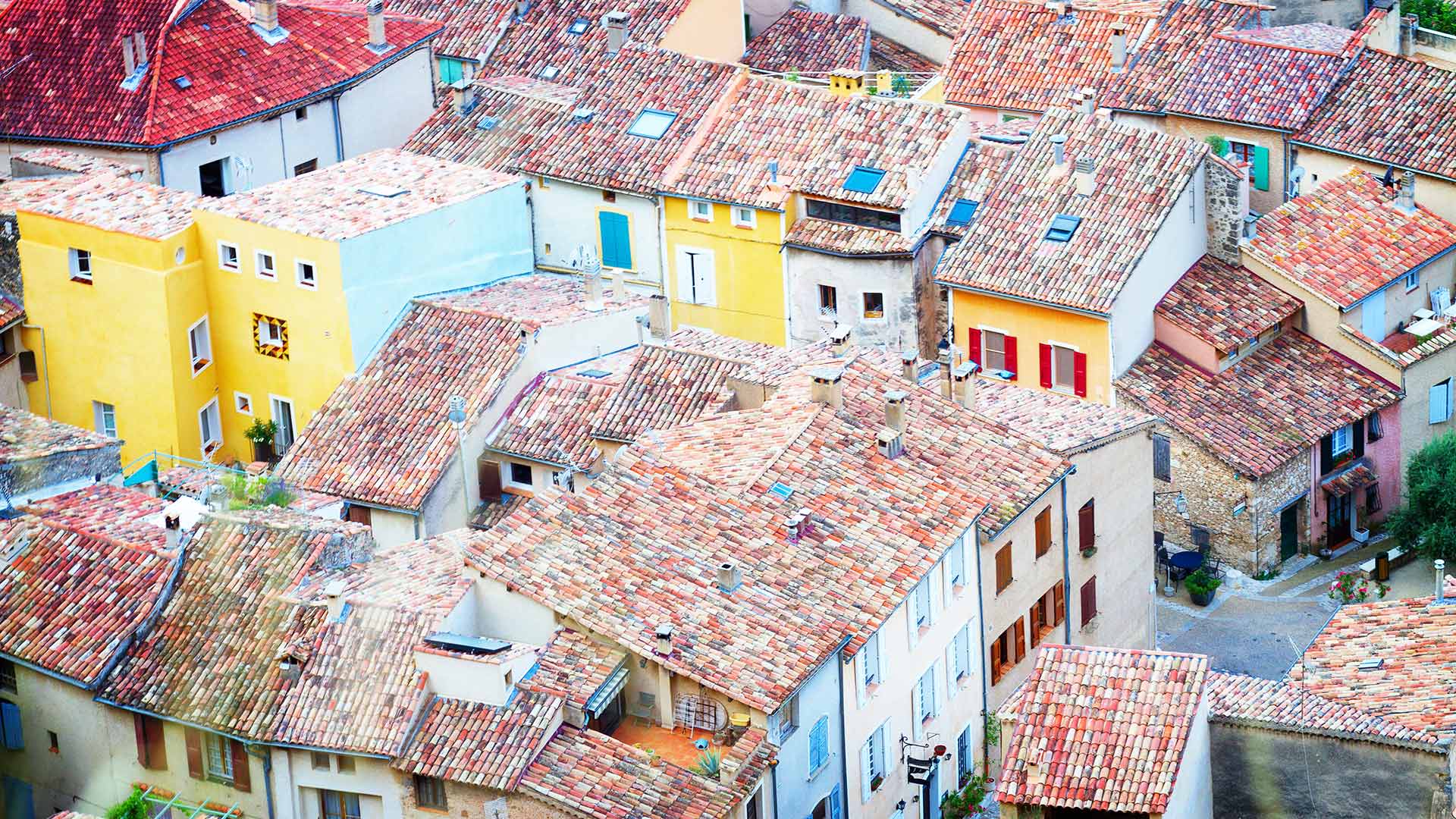 Les toits de Moustiers-Sainte-Marie, Alpes-de-Haute-Provence, France (© Neirfy/Shutterstock)(Bing France)