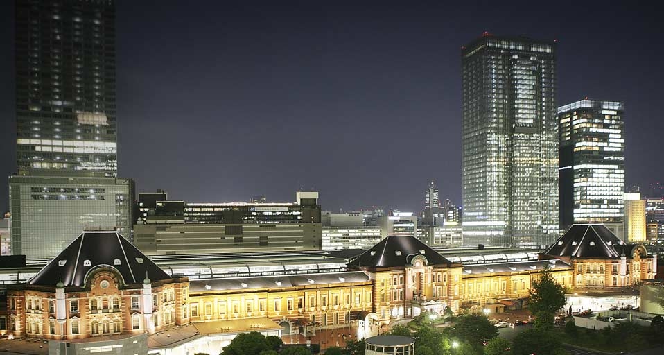 ｢東京駅とオフィス街｣東京, 丸の内 -- Jochen Tack/Photolibrary &copy; (Bing Japan)