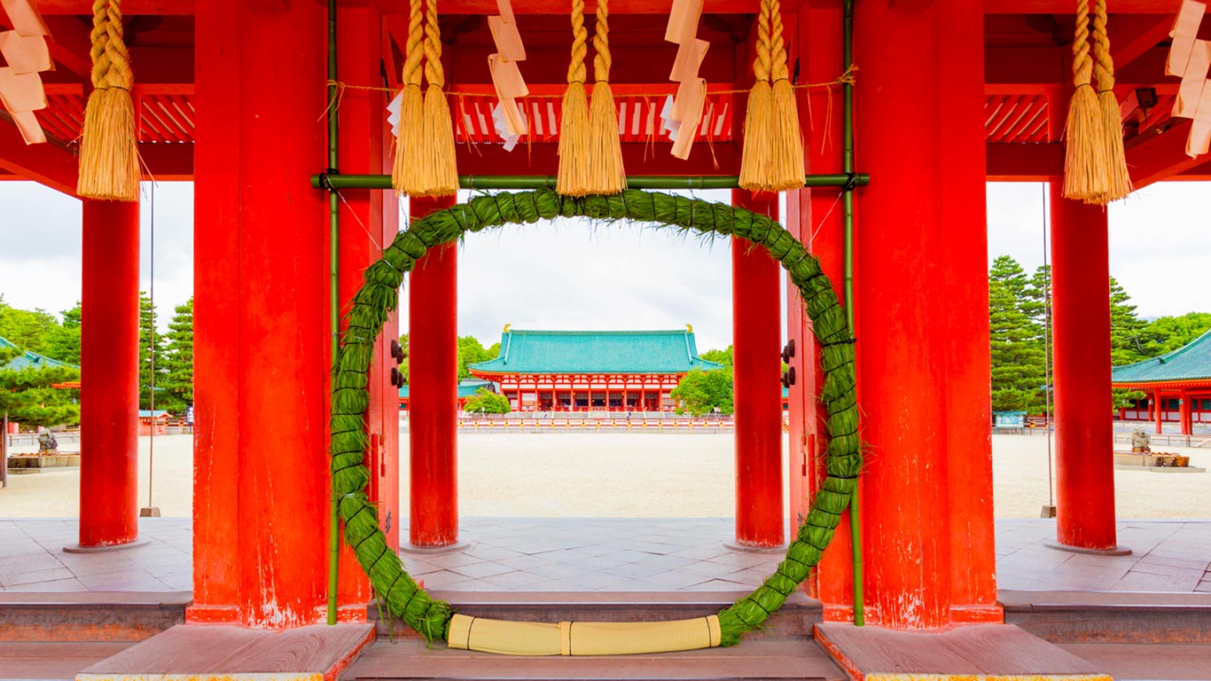 ｢茅の輪｣京都, 平安神宮 (© Panther Media GmbH/Alamy Stock Photo)(Bing Japan)