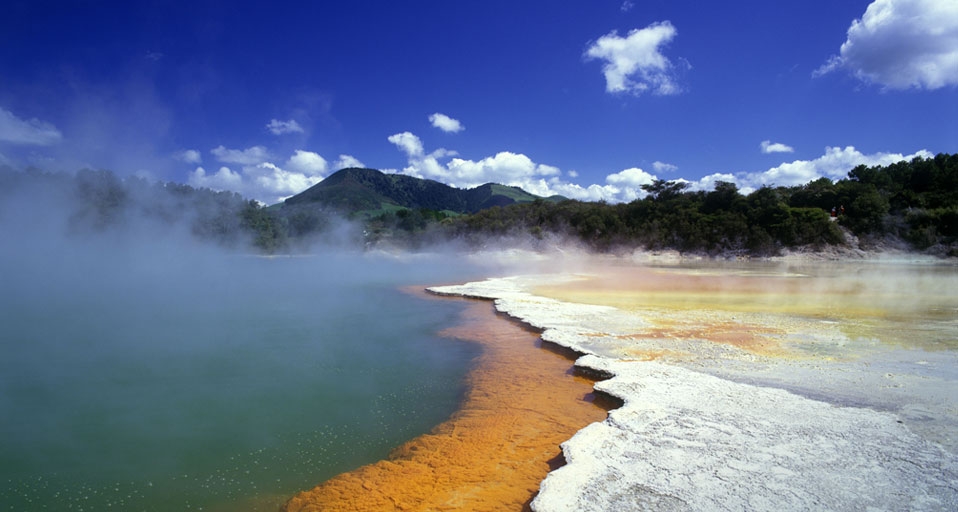 新西兰的香槟池 -- Kordcom Kordcom/Photolibrary &copy; (Bing China)