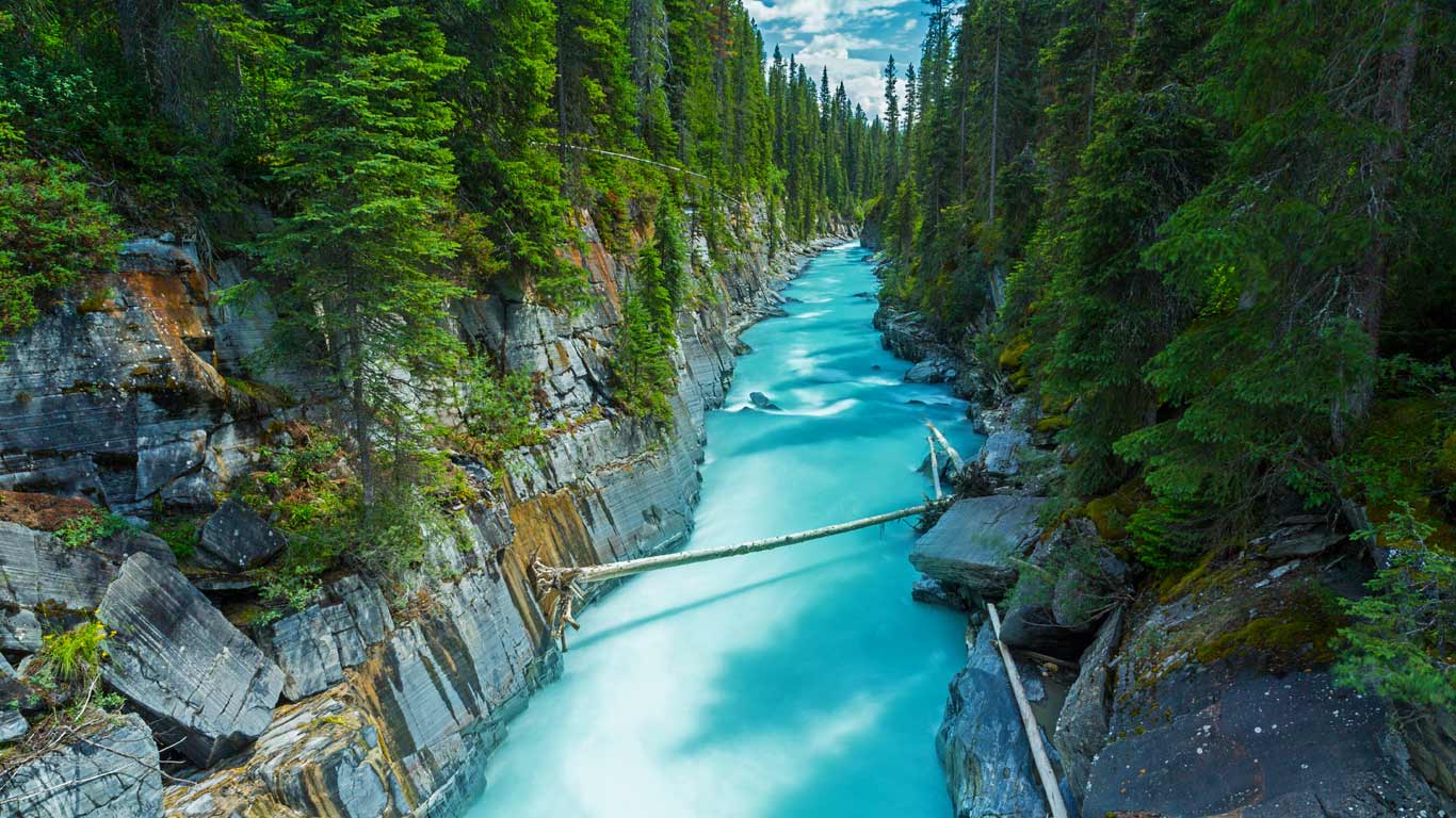 Numa Falls in Kootenay National Park, British Columbia, Canada (© r.classen/Shutterstock)(Bing Canada)