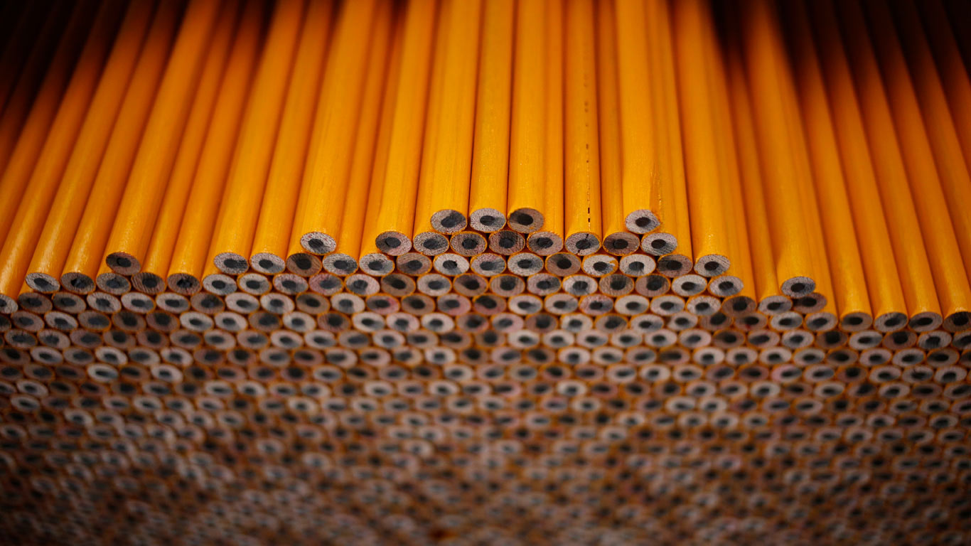 Musgrave铅笔公司生产的黄色铅笔，美国田纳西州谢尔比维尔市 (© Luke Sharrett/Getty Images)(Bing China)