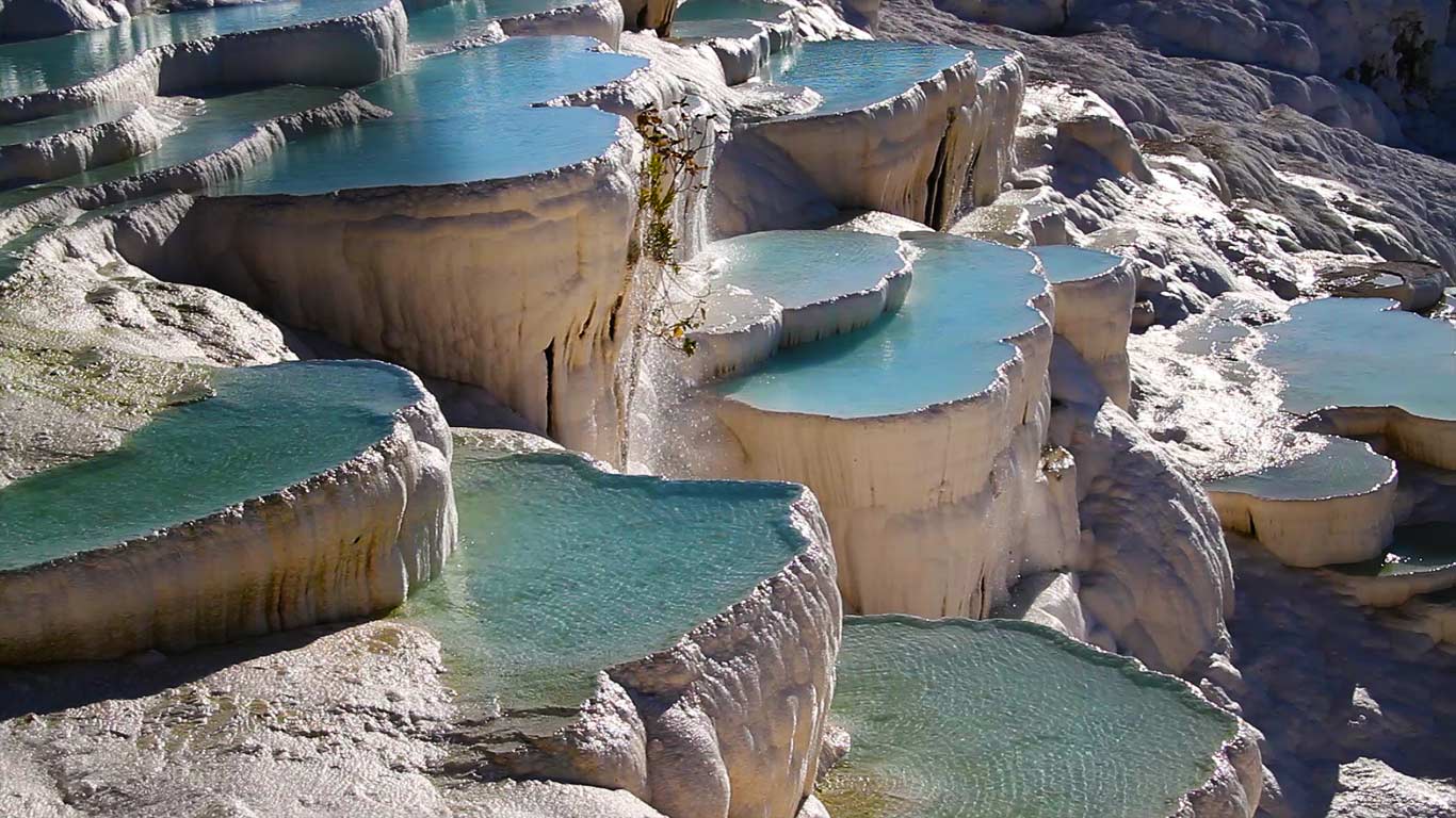 土耳其棉花堡 (© Valery Shanin/Shutterstock)(Bing China)