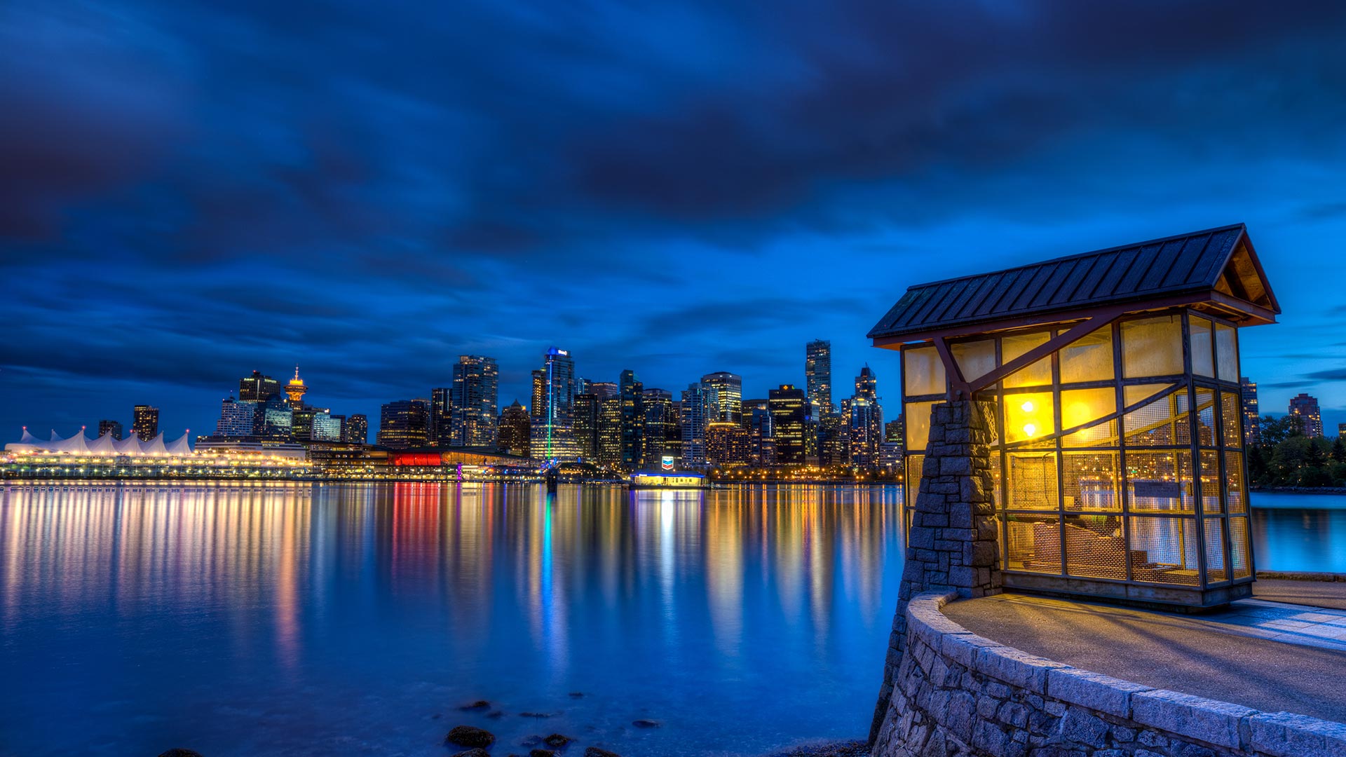 Scenic shot from Stanley Park overlooking the downtown core, Vancouver (© Basic Elements Photography/Getty Images)(Bing Canada)