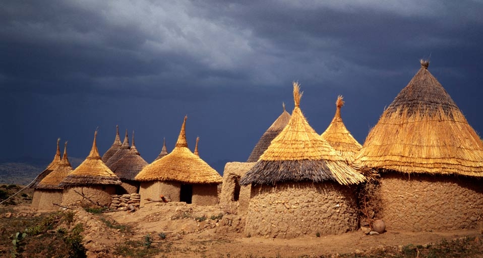 由粘土和稻草盖成的喀麦隆特色民居 -- Sylvain Grandadam/Getty Images &copy; (Bing China)
