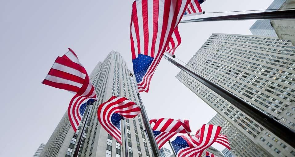 Rockefeller Center with U.S. flags, New York City, New York (© LOOK Die Bildagentur der Fotografen GmbH/Alamy) &copy; (Bing United States)