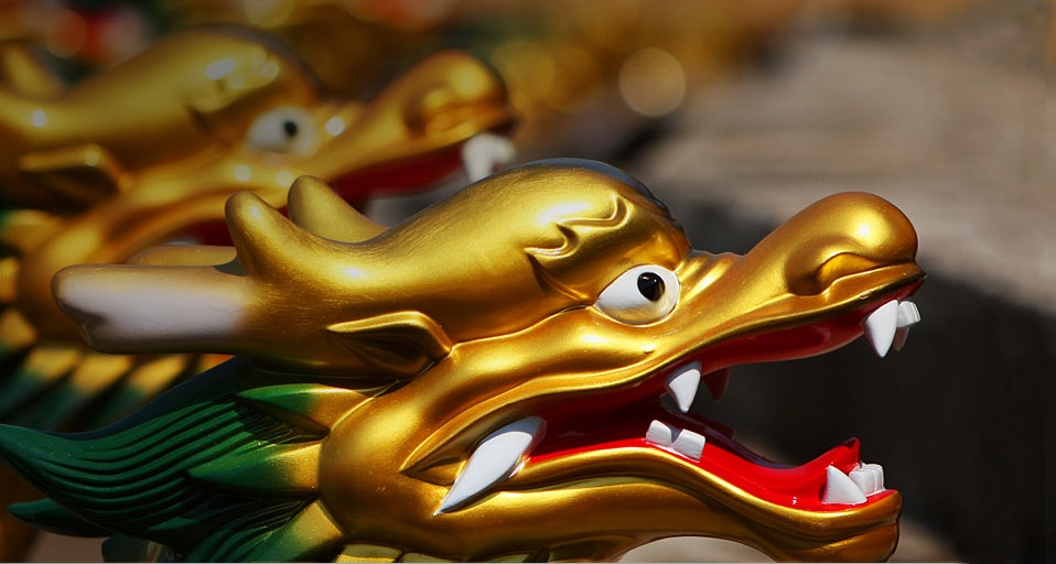 龙舟上的金色龙头 -- Feng Li/Getty Images &copy; (Bing China)