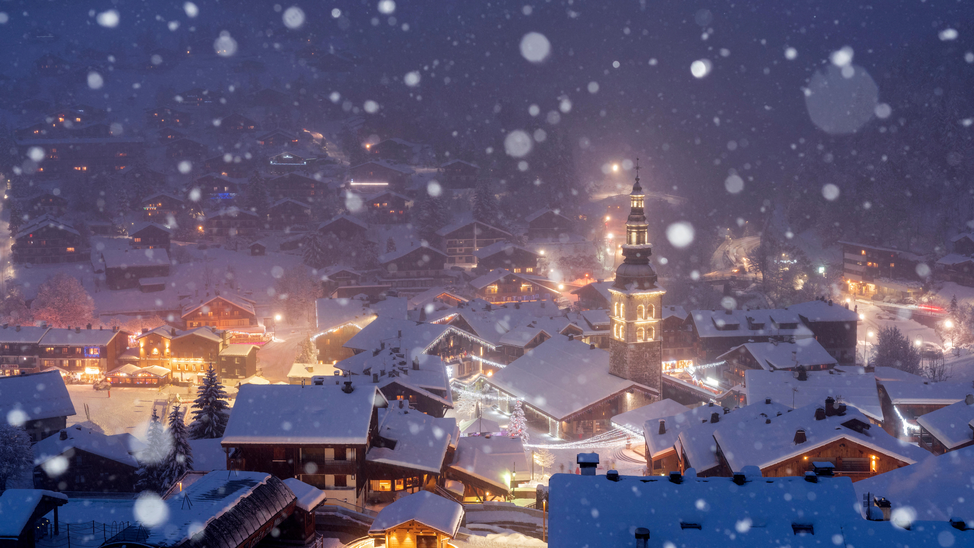 Chute de neige sur La Clusaz, Les Alpes, Janvier 2018 (© Christoph Suarez/Biosphoto/Alamy Photostock)(Bing France)