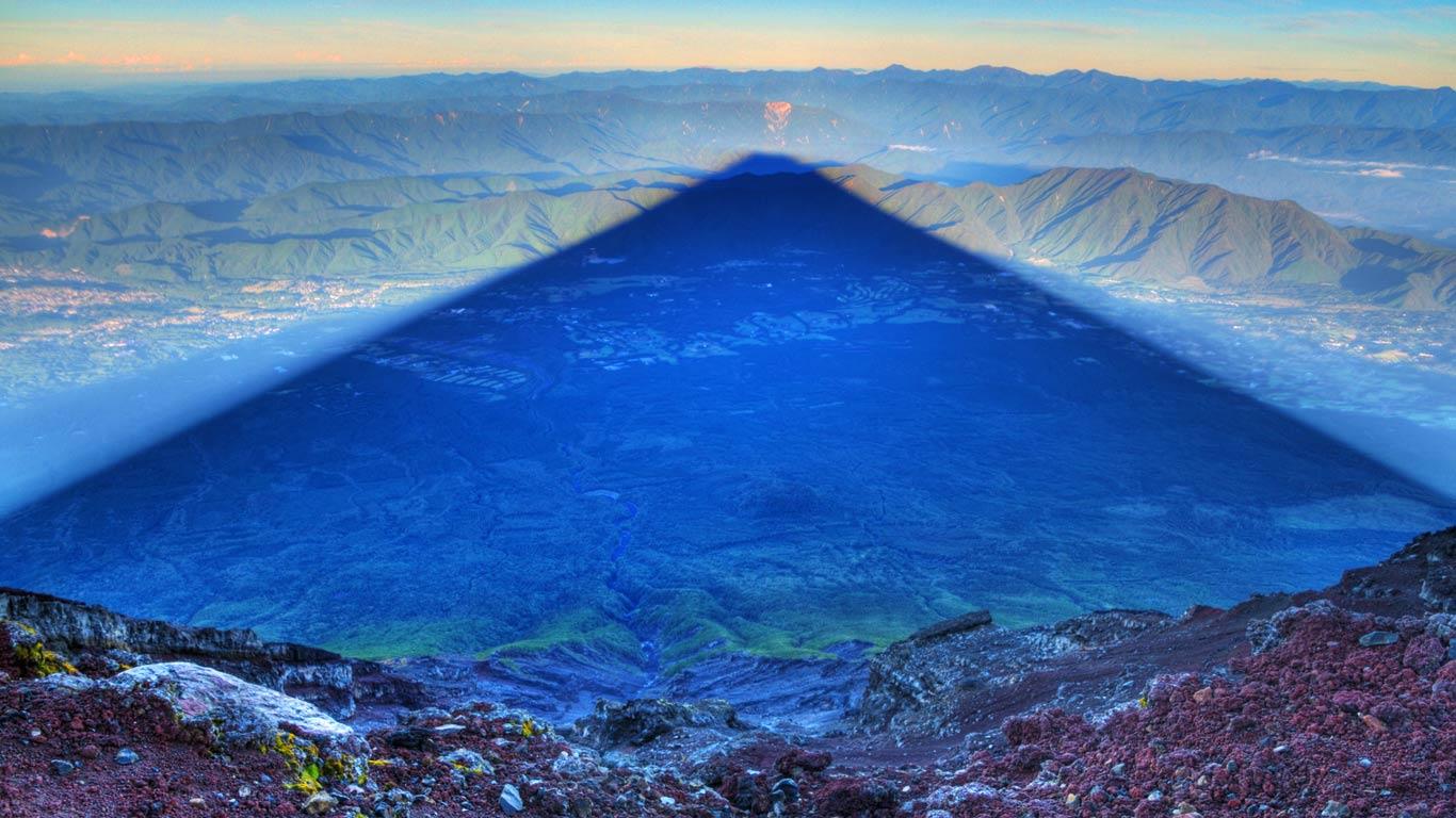 ｢影富士｣富士山 (© Kris J Boorman/Flickr/Getty Images)(Bing Japan)