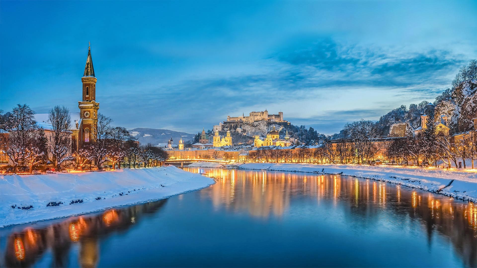 夜幕下的萨尔察赫河，奥地利萨尔茨堡 (© MacEaton/Alamy)(Bing China)