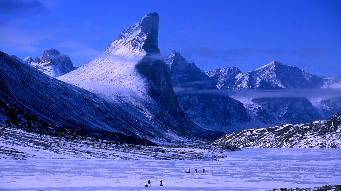 Treeking on frozen Weasel River with Mt Thor at left, Auyuittuq National Park, Baffin Island, Nunavut (© Grant Dixon/Lonely Planet Images/Getty Images)(Bing Canada)