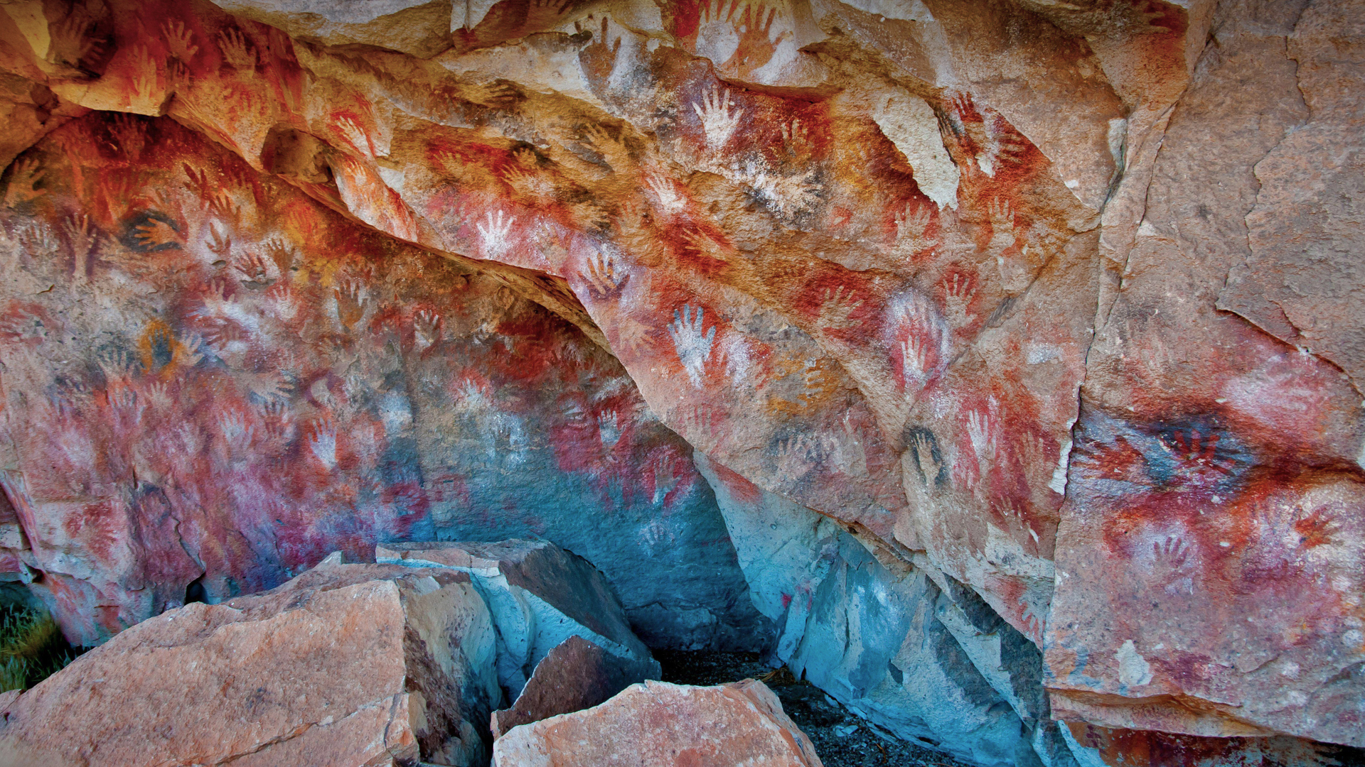 阿根廷圣克鲁斯的洛斯马诺斯洞穴 (© Adwo/Alamy)(Bing China)