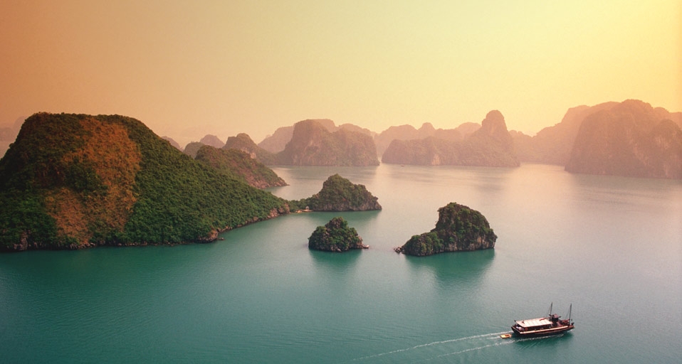 越南广宁省下龙湾 (© Mark Daffey/Lonely Planet) &copy; (Bing China)