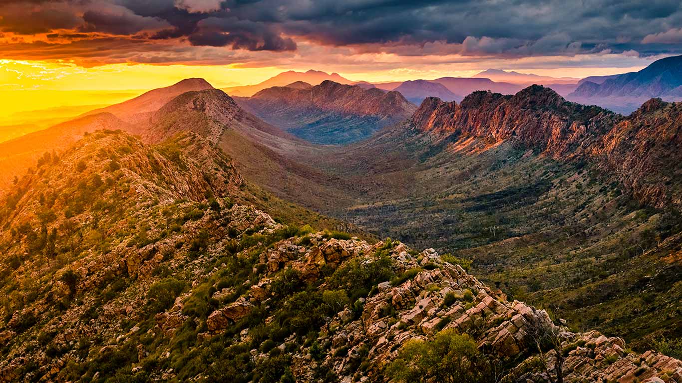 Sunset at Counts Point in West MacDonnell Ranges, Northern Territory, Australia (© Posnov/Moment/Getty Images)(Bing Australia)