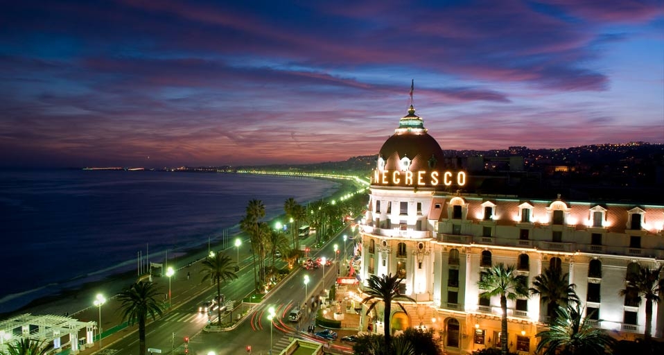 Façade de l’hôtel Negresco sur la promenade des Anglais à Nice, Alpes-Maritimes (© Romain Cintract/Hemis/Corbis) &copy; (Bing France)