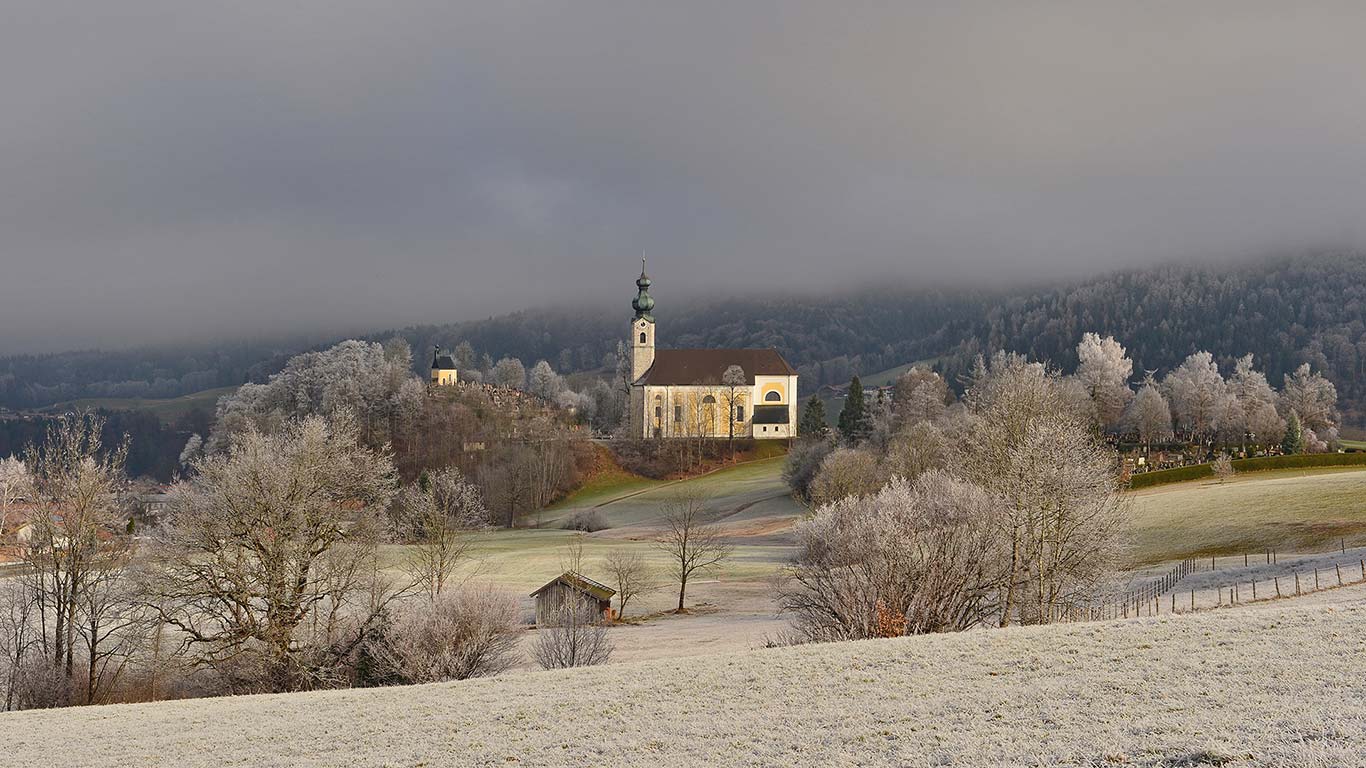 Pfarrkirche St. Georg, Ruhpolding, Bayern, Deutschland (© Rüdiger Hess/geo-select FotoArt)(Bing Deutschland)