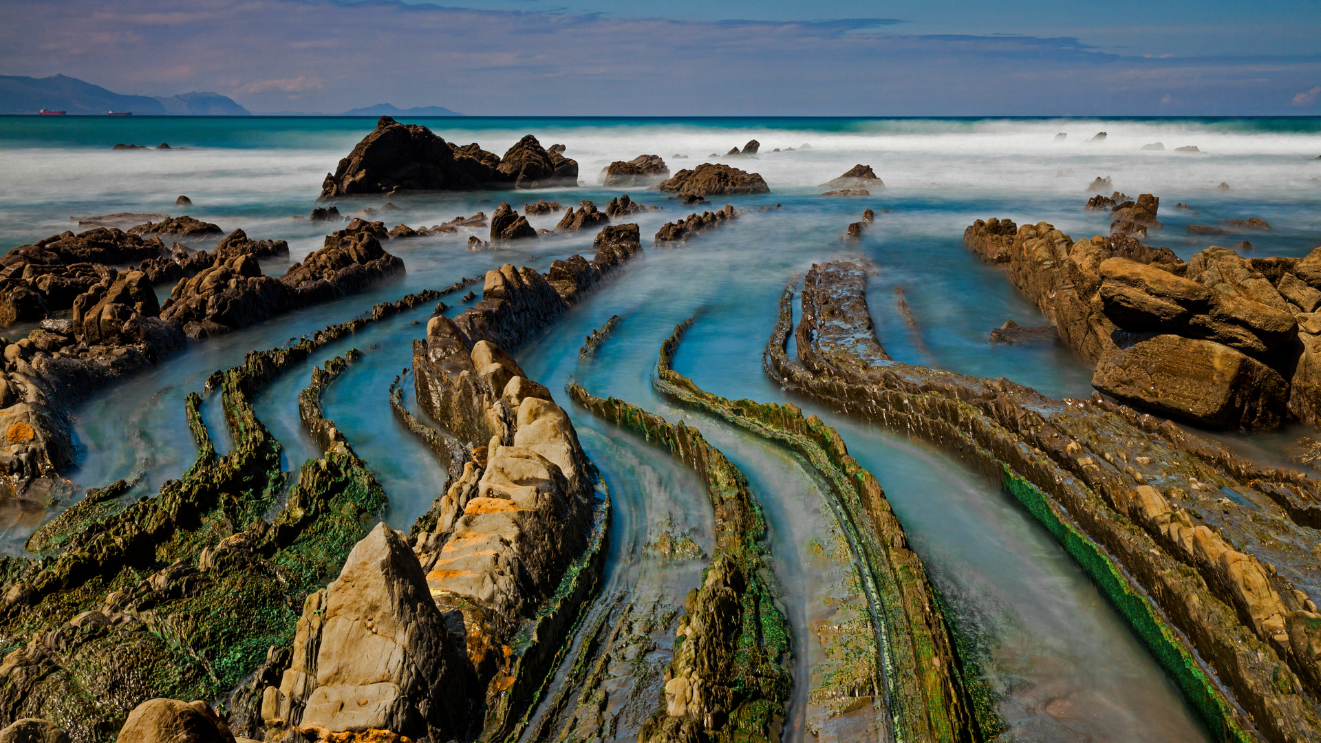 巴斯克海岸世界地质公园的比斯开湾，西班牙 (© Olimpio Fantuz/eStock Photo)(Bing China)