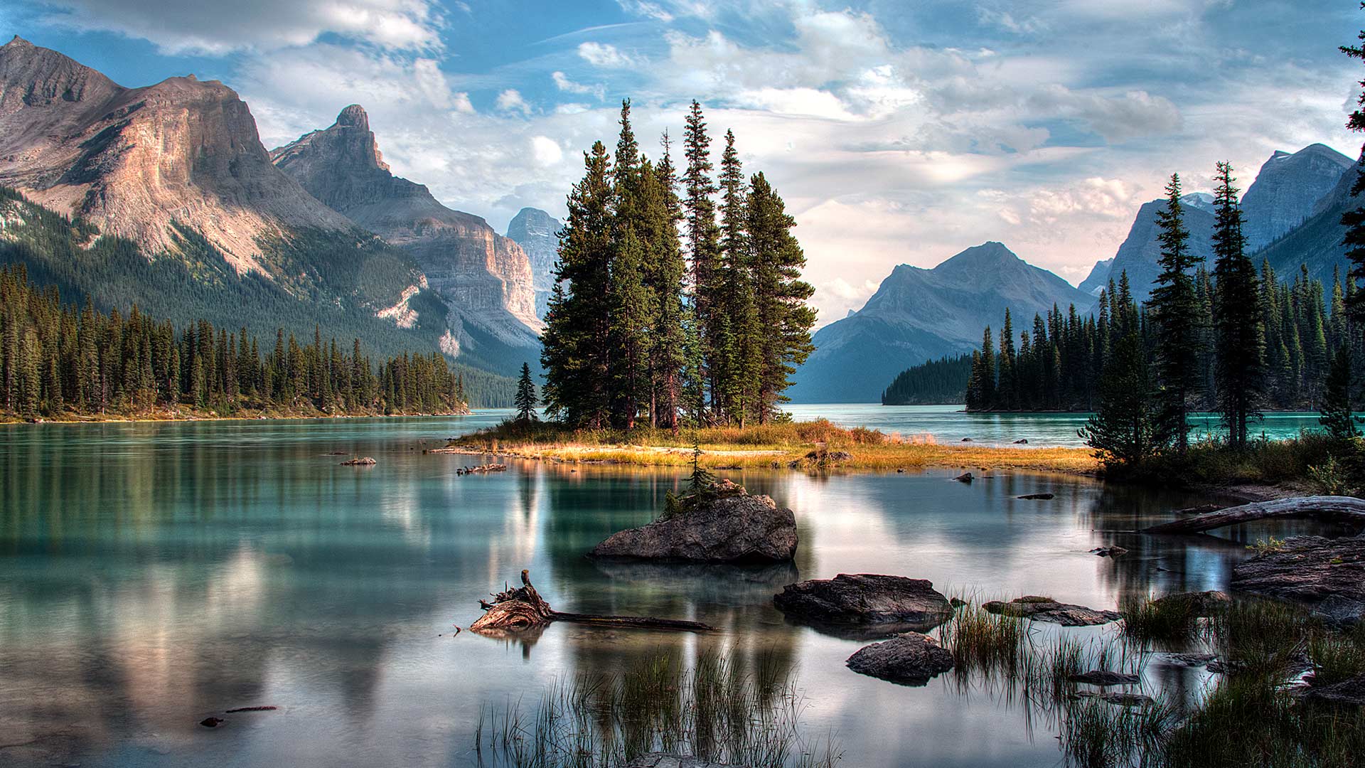 Spirit Island in Maligne Lake, Jasper National Park, Alberta (© Jeff Penner/EyeEm/Getty Images)(Bing Canada)