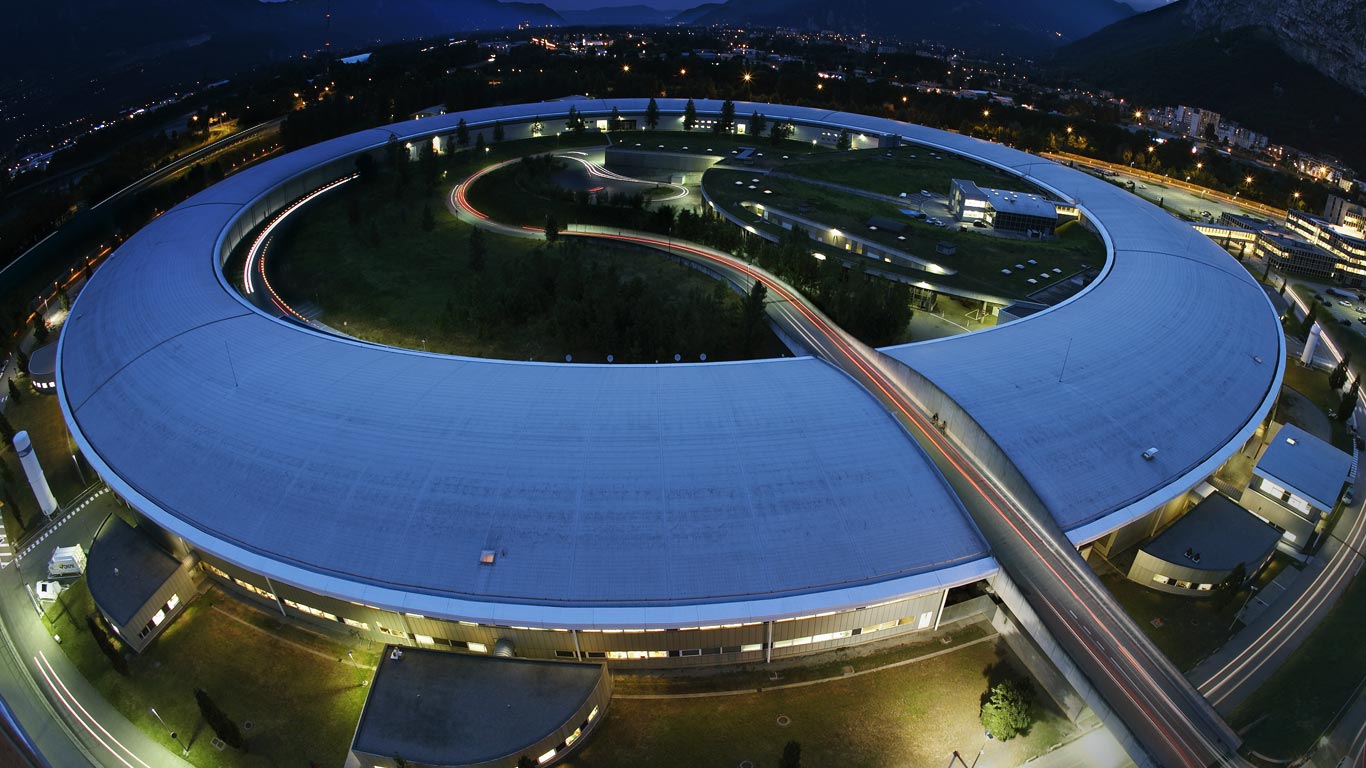 Installation européenne de rayonnement synchrotron (ESFR) à Grenoble, Isère, Rhône-Alpes (© Peter Ginter/Science Faction/Corbis)(Bing France)