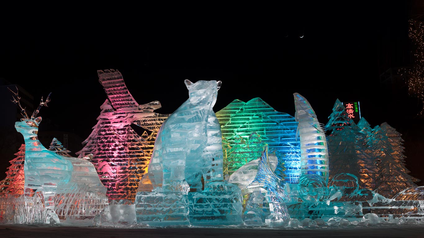 Ice sculptures at Sapporo Winter Festival, Japan (© Shayne Hill Xtreme Visuals/Getty Images)(Bing Canada)