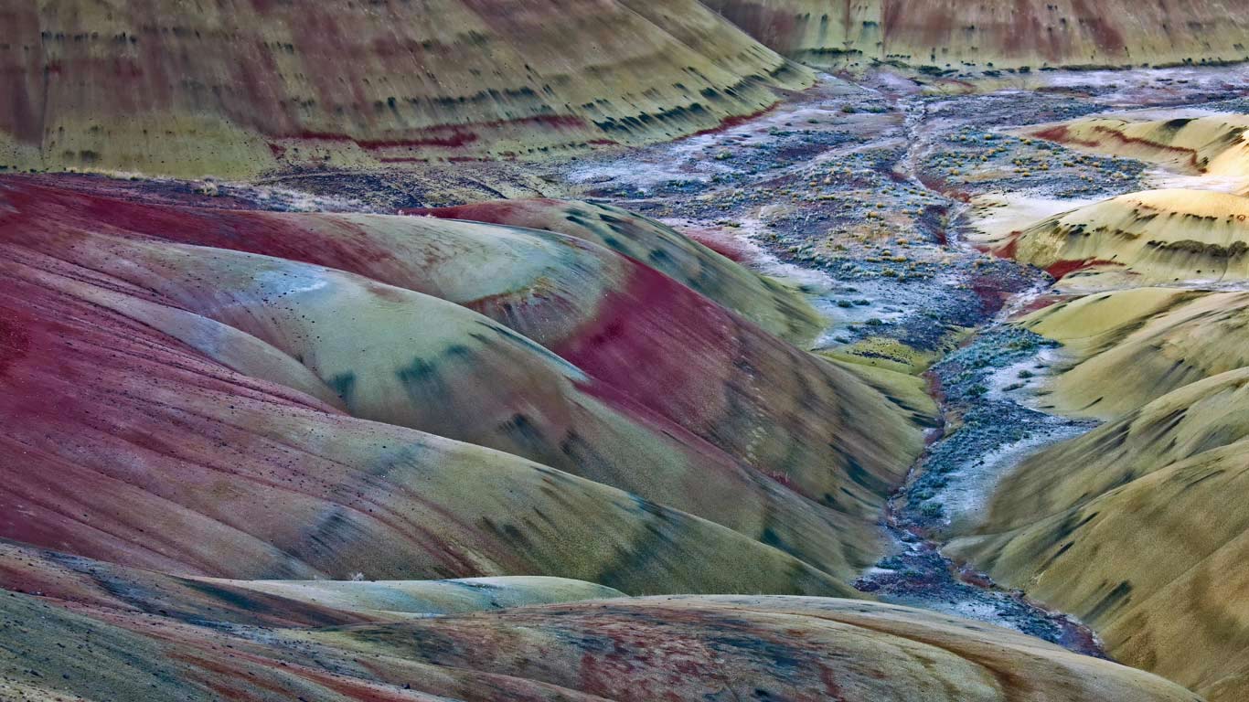 俄勒冈州内的“彩绘山丘”，美国 (© David Henderson/plainpicture)(Bing China)