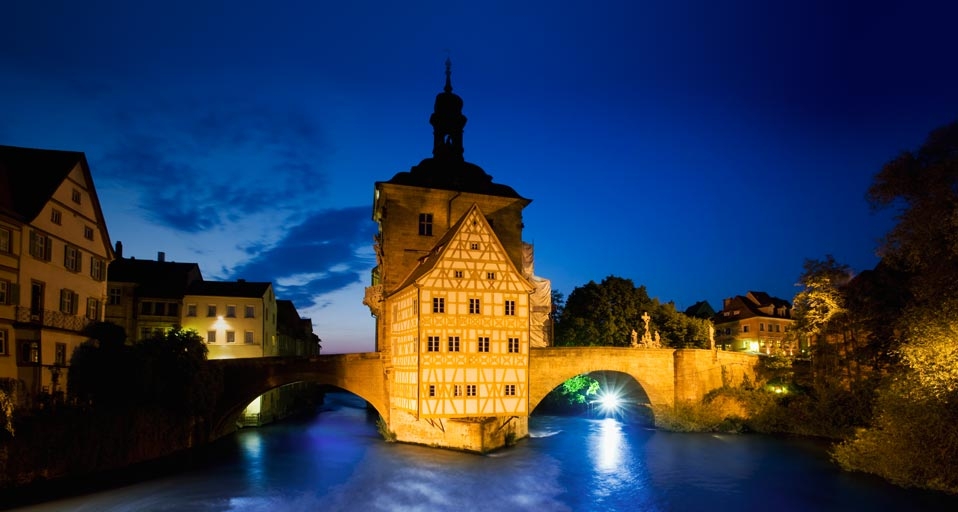 Das Alte Bamberger Rathaus steht mitten im Fluss Regnitz – Bruno Ehrs/Corbis &copy; (Bing Germany)