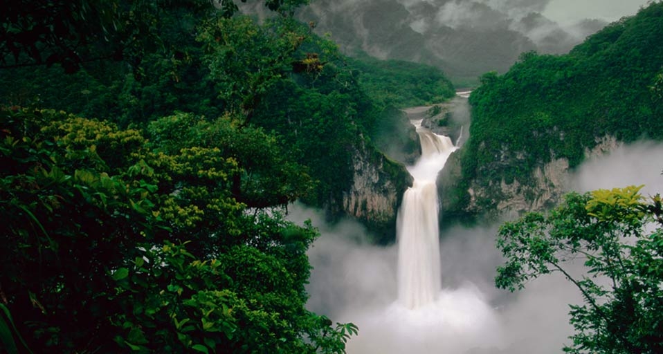 厄瓜多尔的可乐瀑布 -- Kevin Schafer/CORBIS &copy; (Bing China)