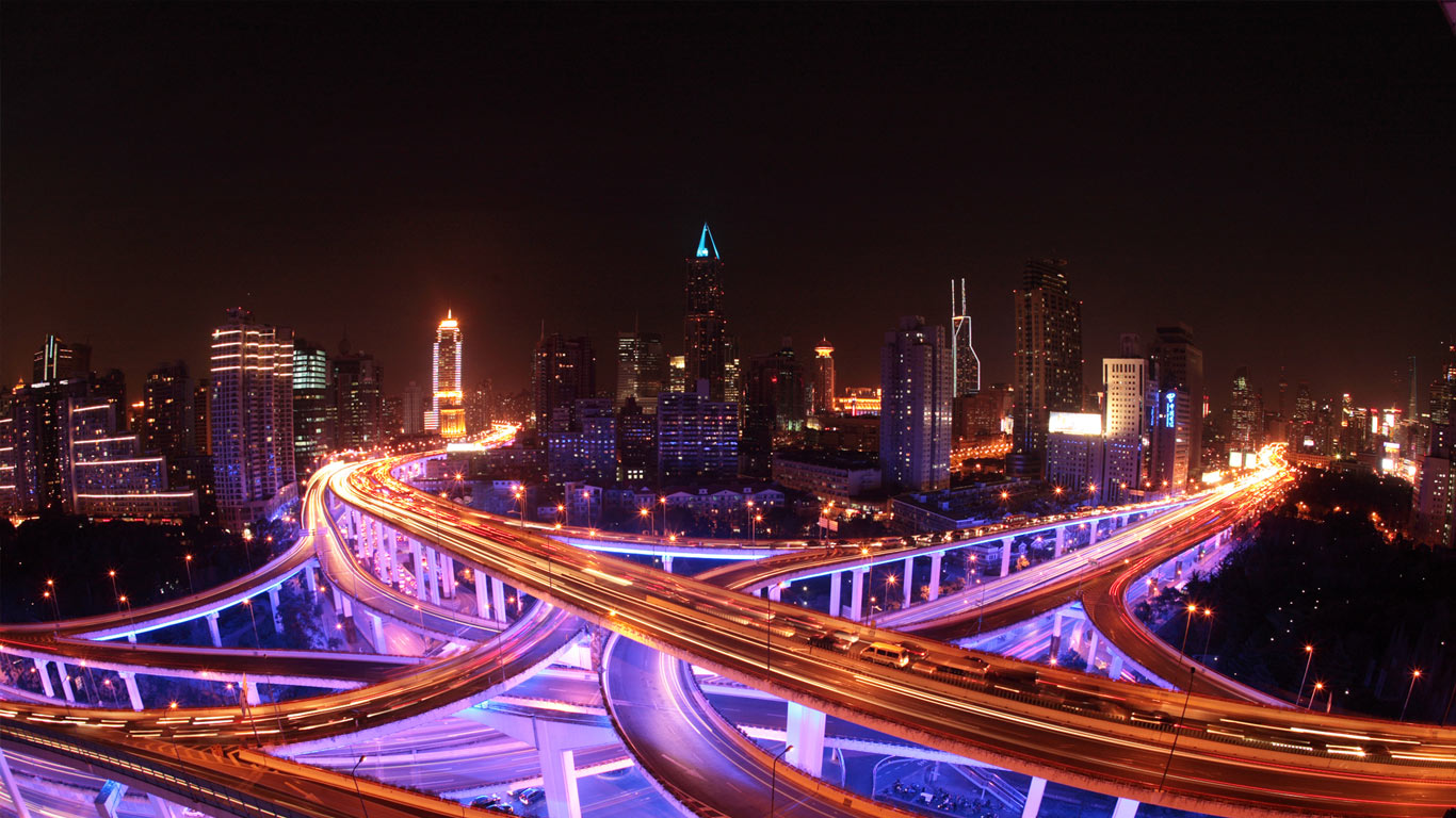 上海夜景，天际线与立交桥 (© Kevin Lee/Getty Images)(Bing China)