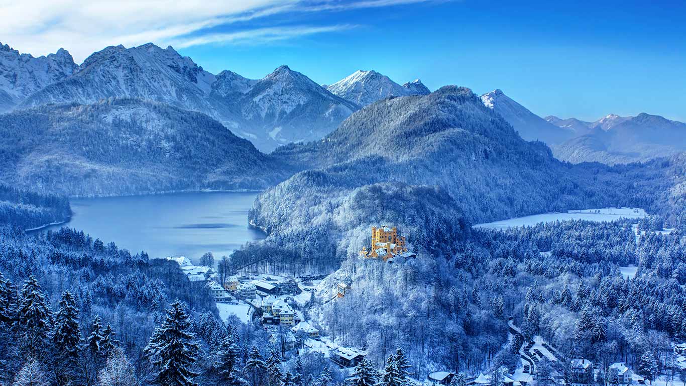 德国巴伐利亚，旧天鹅堡 (© Mespilia/Shutterstock)(Bing China)