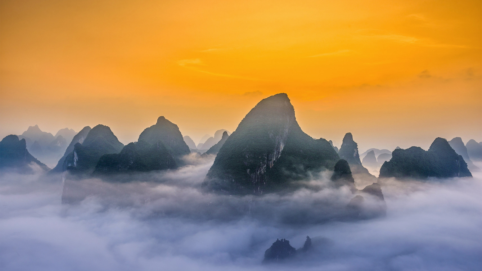中国桂林漓江国家公园的喀斯特山脉 (© Sean Pavone/Alamy)(Bing China)