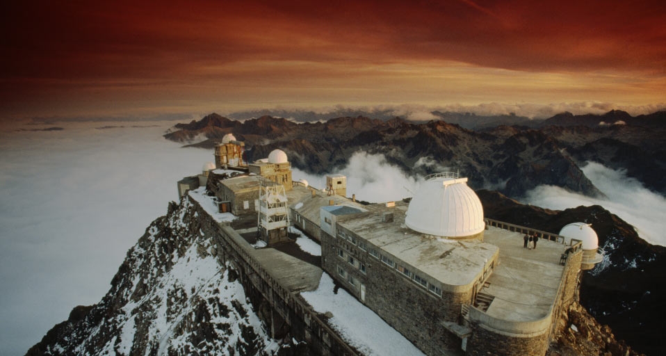 Observatoire astronomique du pic du Midi de Bigorre, département des Hautes-Pyrénées (© Roger Ressmeyer/Corbis) &copy; (Bing France)