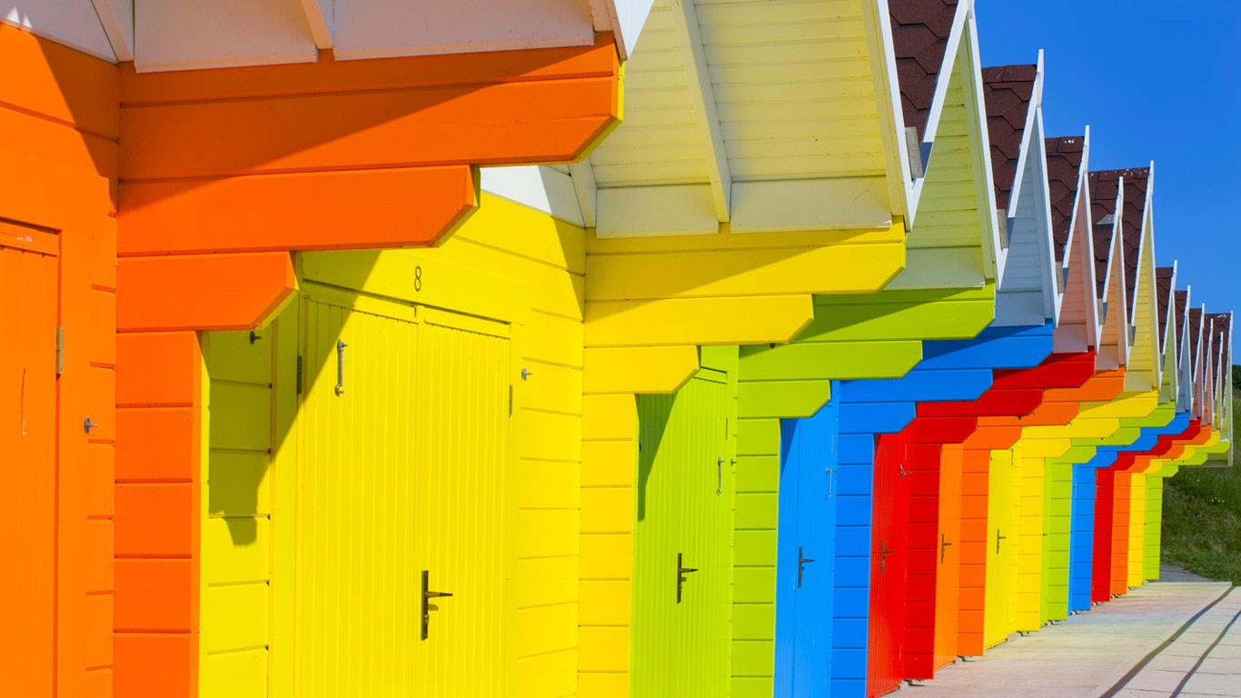 Beach huts, Scarborough, North Yorkshire, England (© Arco Images/Age Fotostock)(Bing United Kingdom)