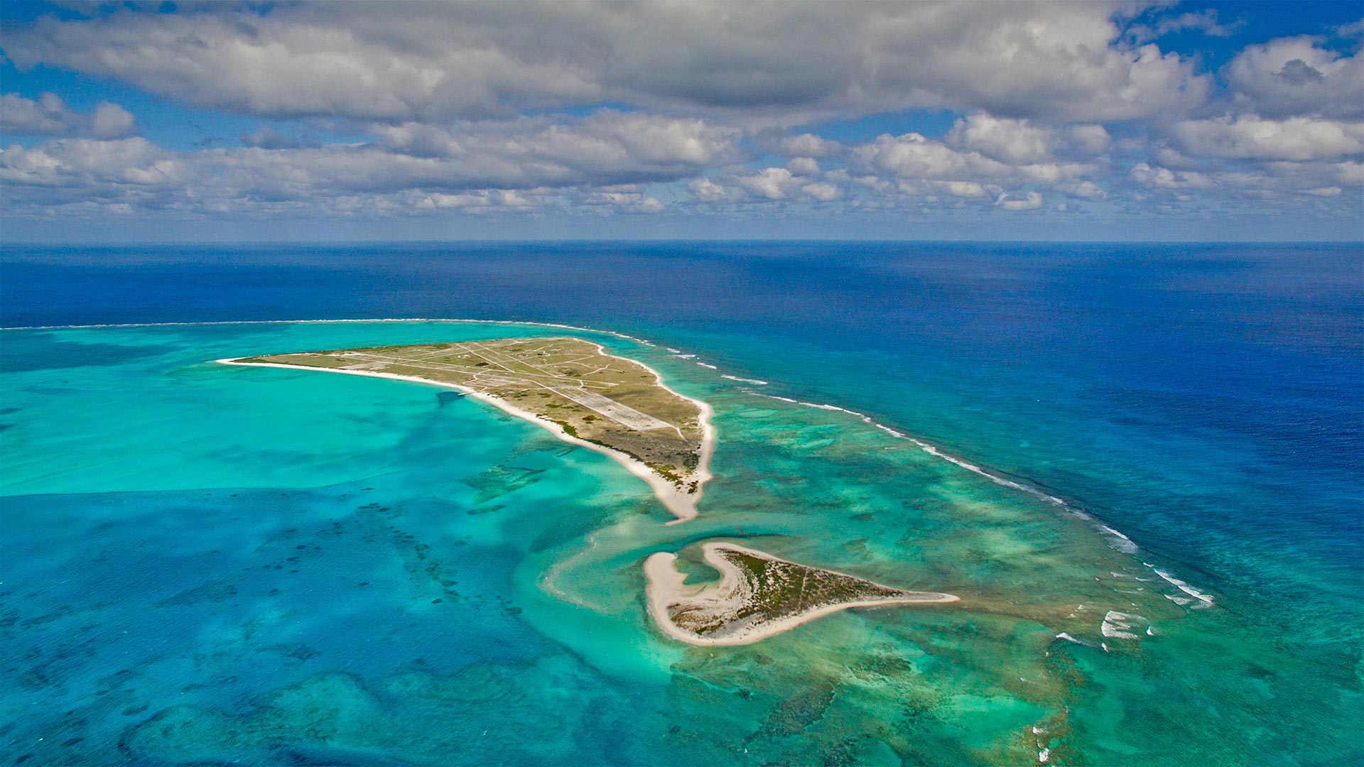 Eastern Island and Spit Island, Midway Atoll (© Ian Shive/Tandem Stills + Motion)(Bing United States)