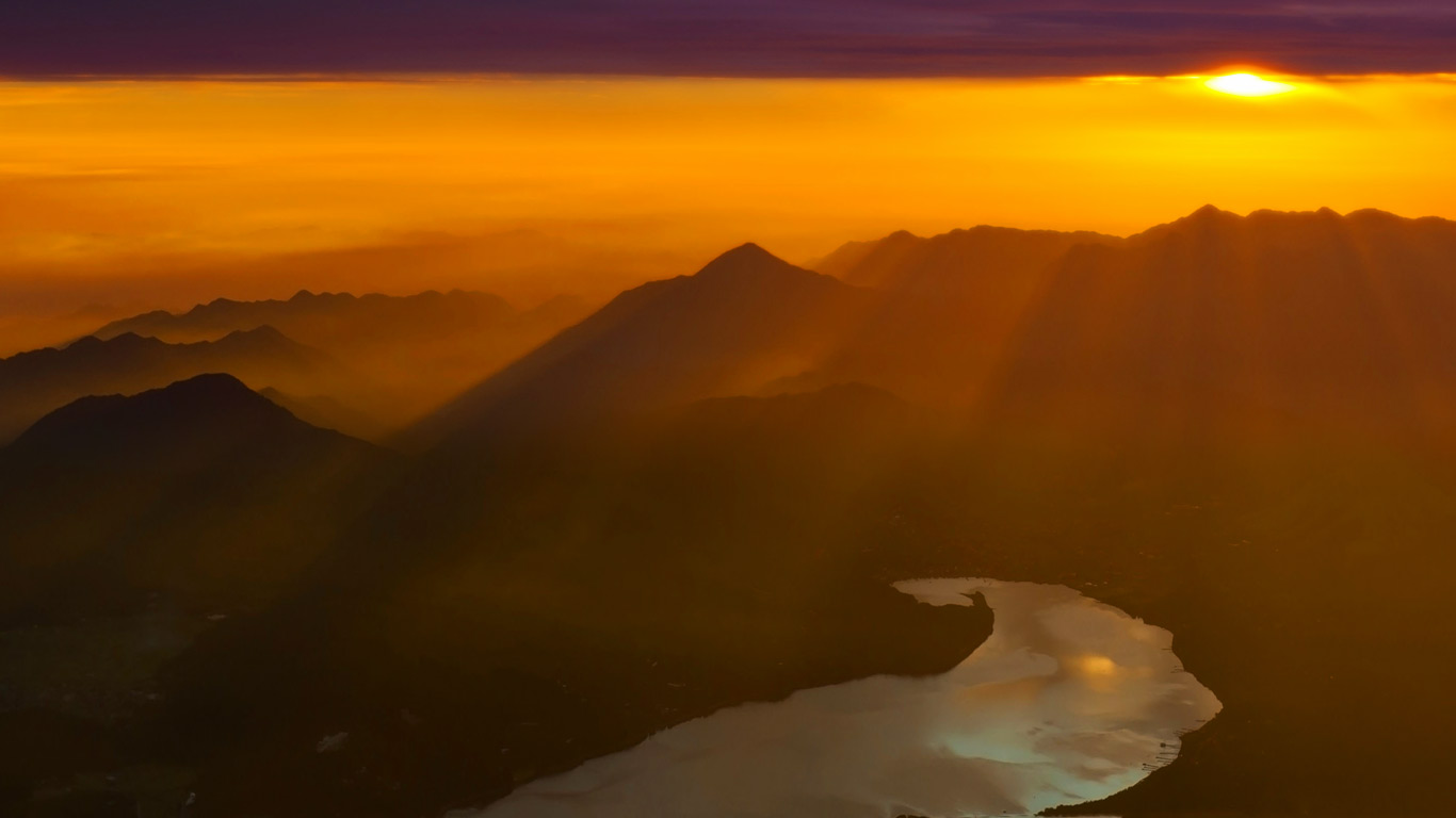 ｢山中湖の朝日｣山梨, 富士山 (© Filip Fuxa/Alamy)(Bing Japan)