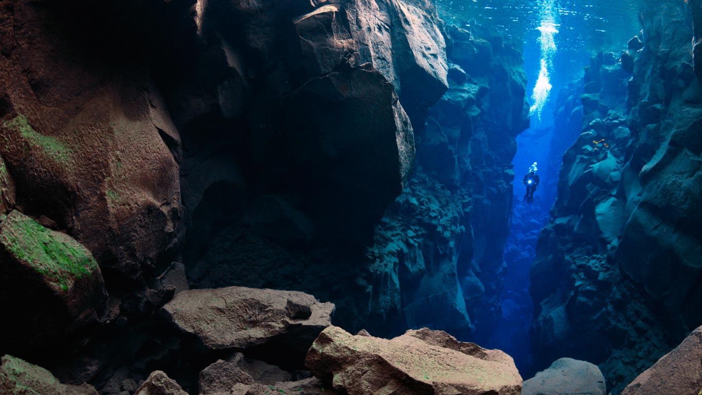 Diver in the Silfra, Thingvellir Lake, Thingvellir National Park, Iceland (© Wild Wonders of Europe/Lundgren/Corbis)(Bing Canada)