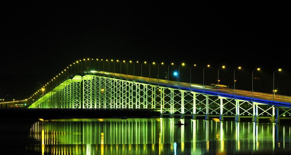 连接澳门半岛和凼仔岛的澳凼大桥 (© Huang Xin/Flickr/Getty Images) &copy; (Bing China)