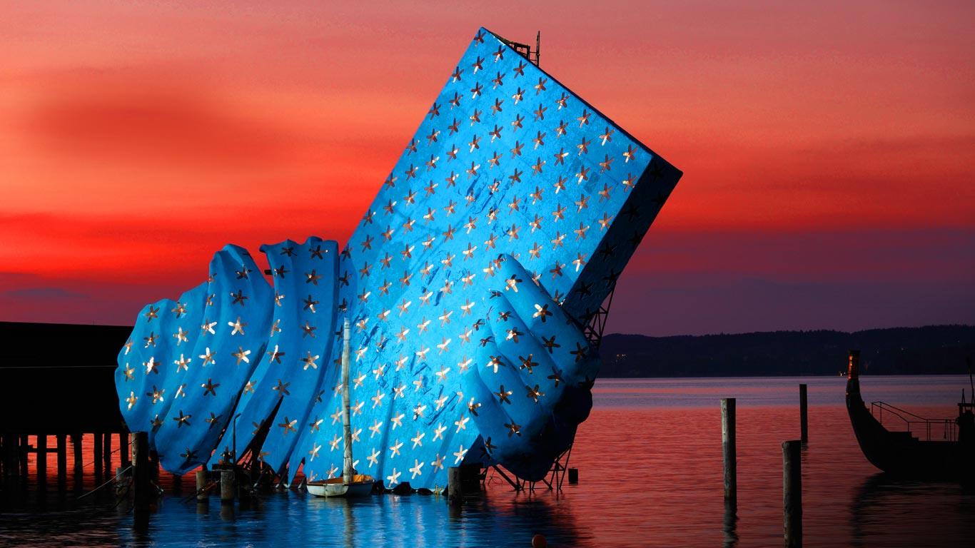 Bühnenbild für die Oper Aida, Bregenzer Festspiele, Bodensee, Vorarlberg, Österrreich (© Martin Siepmann/imagebroker/Alamy)(Bing Deutschland)