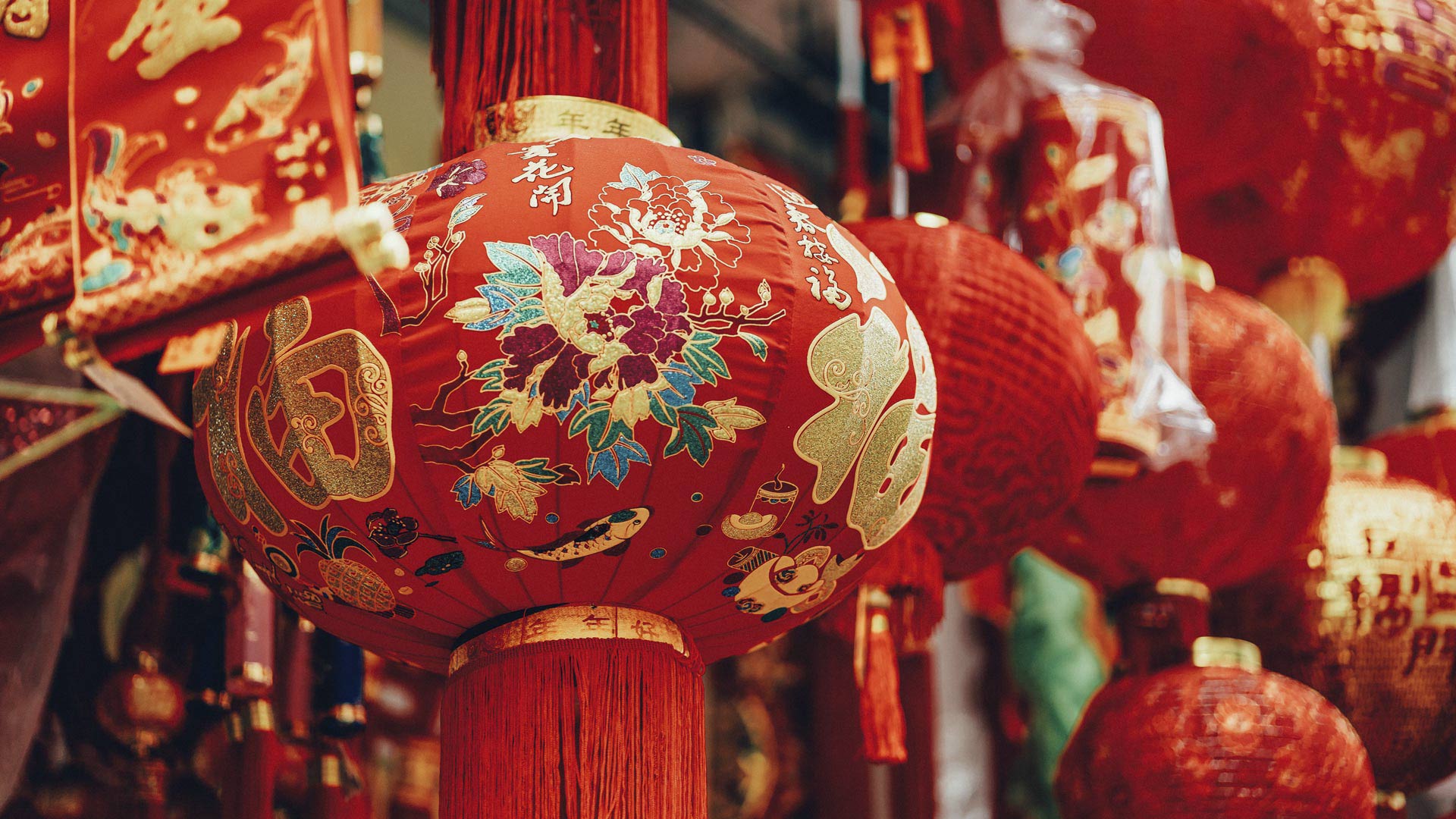 寓意幸福和团圆的春节灯笼，中国 (© d3sign/Moment/Getty Images)(Bing China)