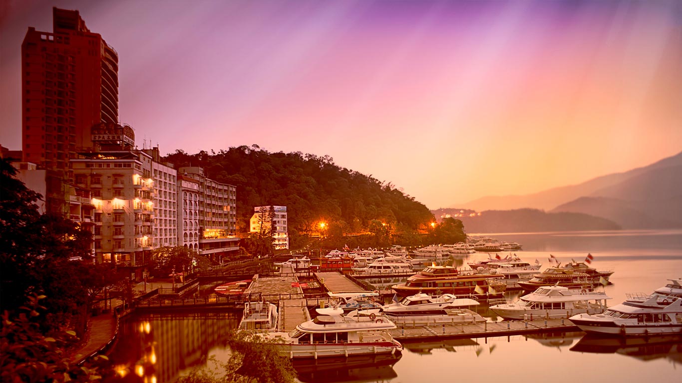 台湾，日月潭 (© Nicholas Han/Alamy)(Bing China)