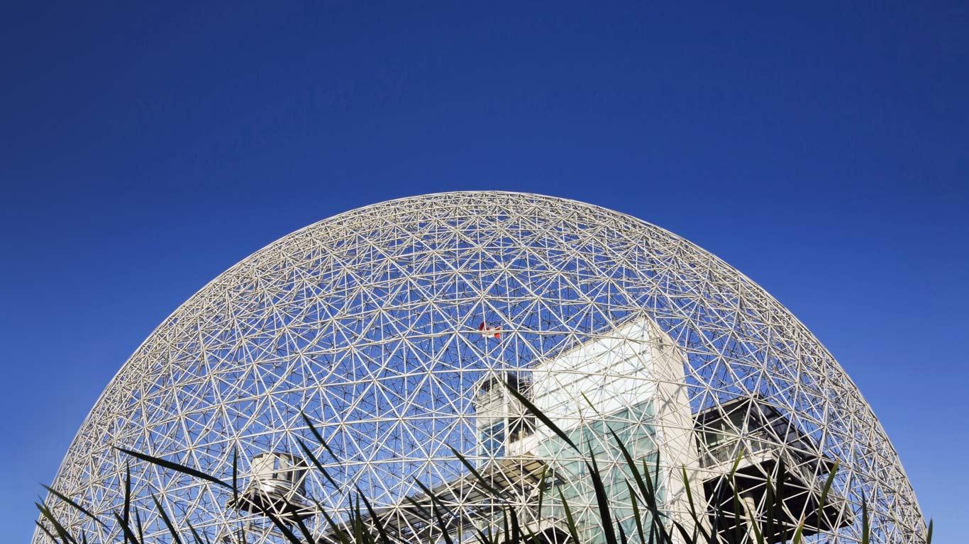 The Biosphere museum, the geodesic dome structure was the former United States pavilion at Expo 67, at Jean-Drapeau Park on Ile Sainte-Helene, Montreal, Quebec, Canada. (© Perry Mastrovito/age fotostock)(Bing Canada)