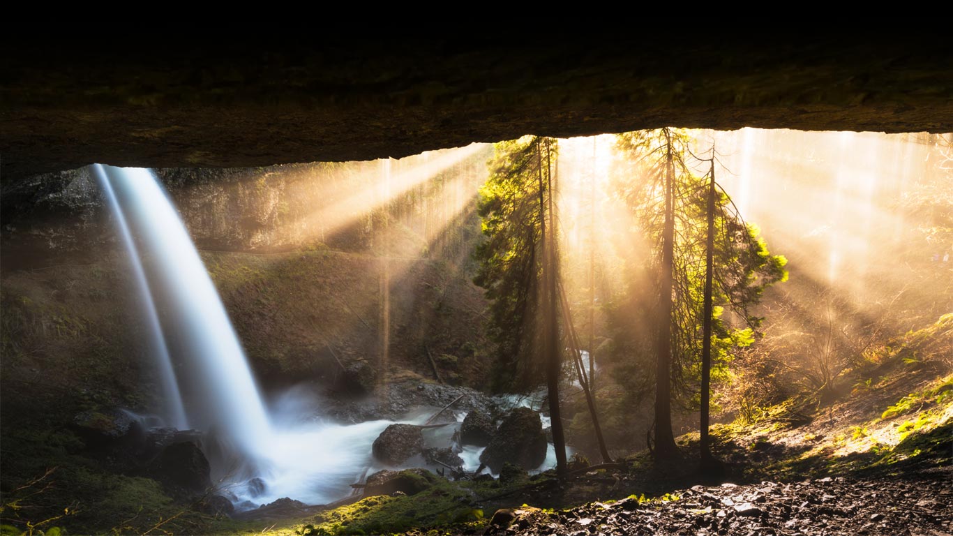 Der Wasserfall North Falls im Silver Falls State Park, Oregon, USA (© Matthew Kuhns/Tandem Stills + Motion)(Bing Deutschland)