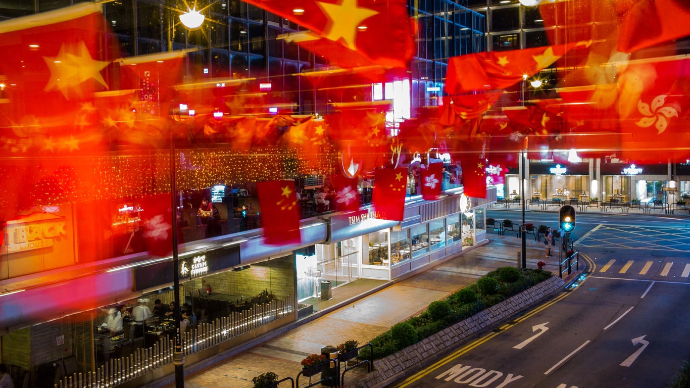 【今日香港回归纪念日/建党节】庆祝香港回归21周年，中国（© Billy H.C. Kwok/Stringer/Getty Images）(Bing China)