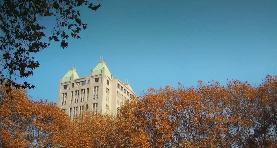东南大学四牌楼校区逸夫建筑馆 (© Zhongqian Xu/Southeast University) &copy; (Bing China)
