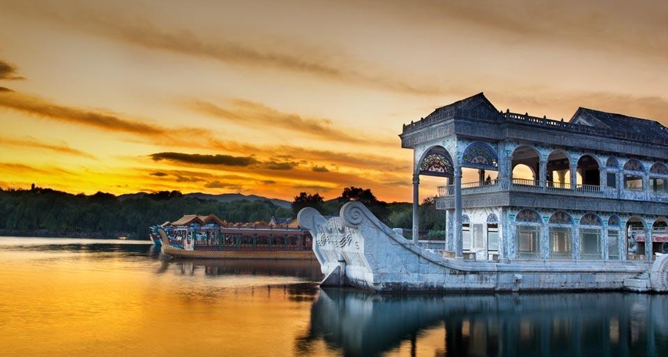 北京颐和园的石舫 (© Laoshi/Vetta/Getty Images) &copy; (Bing China)