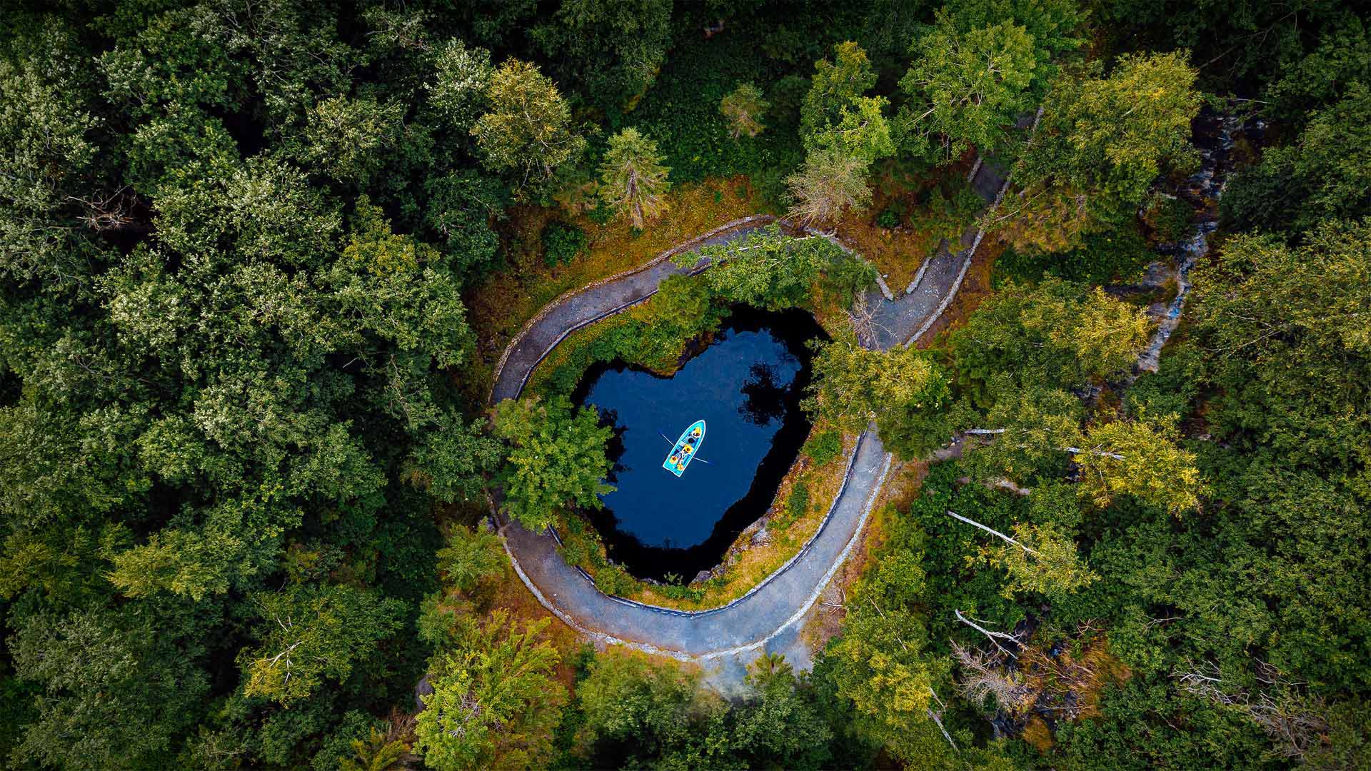 Ruskeala山地公园的地下湖， 俄罗斯卡累利阿 (© Konstantin Trubavin/Offset by Shutterstock)(Bing China)