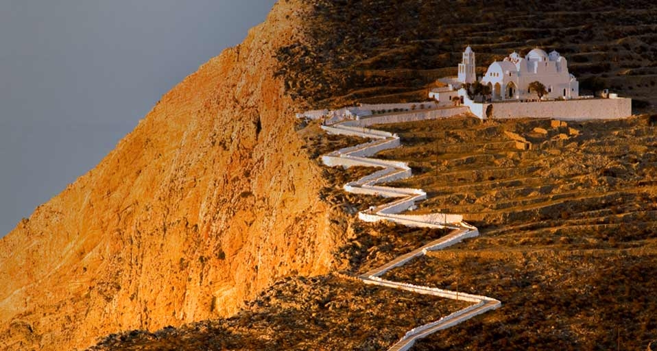希腊福莱甘兹罗斯小镇上的教堂 -- SIME/eStock Photo &copy; (Bing China)