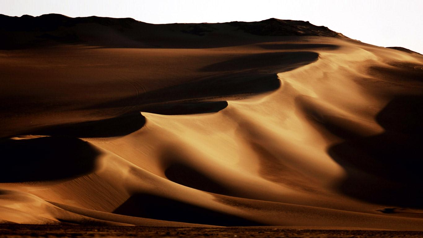 青海省柴达木盆地的沙漠风光，拍摄于2012年10月9日 (© Wang Bo/Xinhua Press/Corbis)(Bing China)
