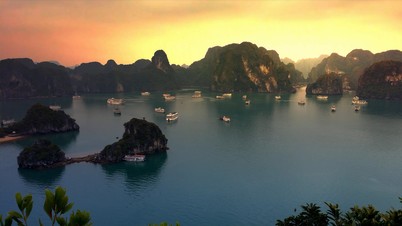 下龙湾的日落， 越南 (© Banana Republic Images/Shutterstock)(Bing China)