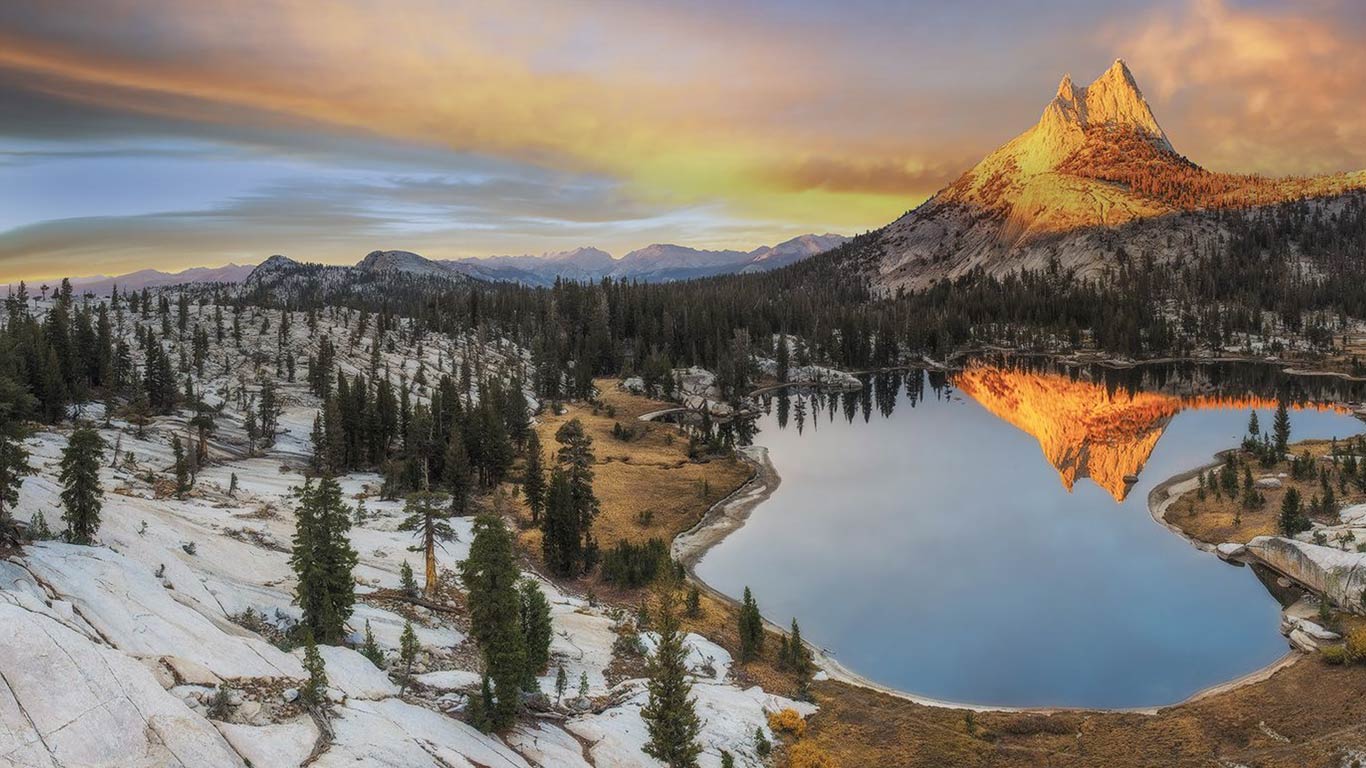 美国加州优胜美地国家公园的教堂顶峰 (© Mark Brodkin/Rex Features)(Bing China)