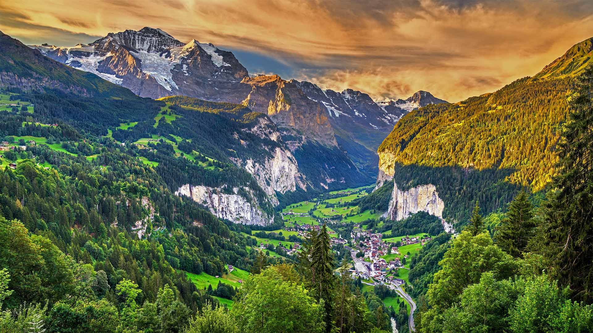 劳特布龙嫩山谷，瑞士阿尔卑斯山 (© Leonid Andronov/Getty Images)(Bing China)